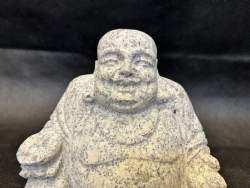 Buddha i grå granit