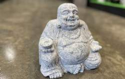 Buddha i grå granit