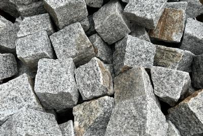 salg af Chaussesten grå granit ca. 10x10x8cm