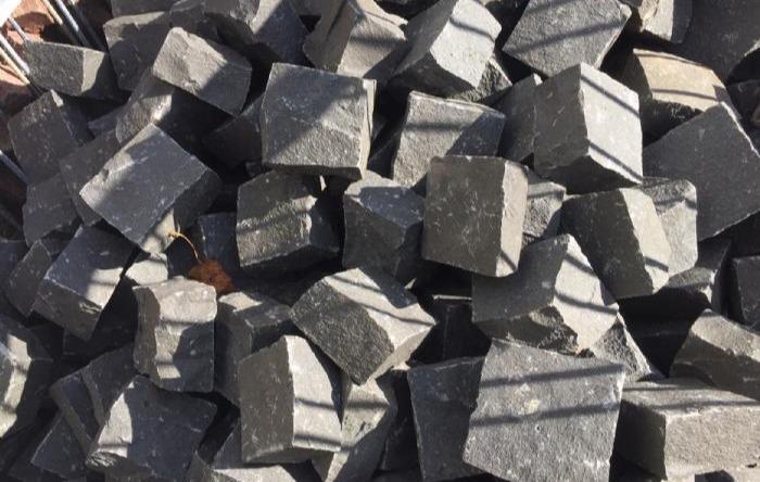 salg af Chaussesten sort basalt