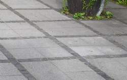 chaussesten sort basalt belægning