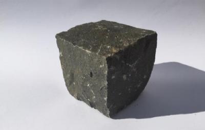 salg af 880 stk. chaussésten sort basalt