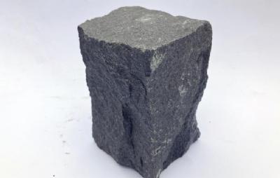 salg af 1 stk. chaussesten sort basalt