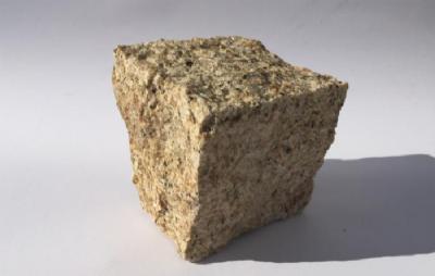 salg af 500 stk. kasse chaussesten gul granit