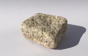 Chaussesten gul tromlet granit