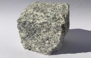 Chaussésten lys grå granit