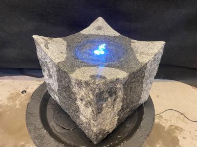 salg af Vandsten "Cube" gråsort granit