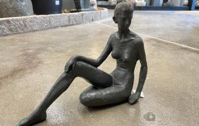 salg af Dame siddende polyplast - grøn