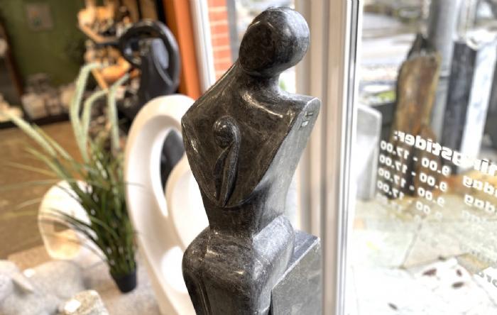 salg af Skulptur du og jeg H120 sort marmor