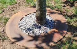 Corten plantering med grus stor