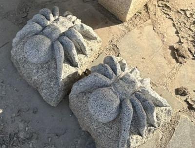 salg af Edderkop grå granit