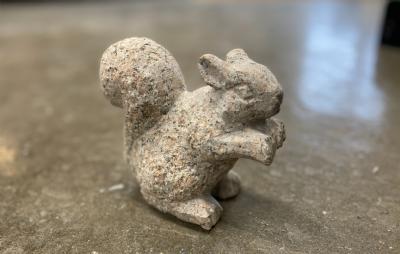 salg af Egern i granit