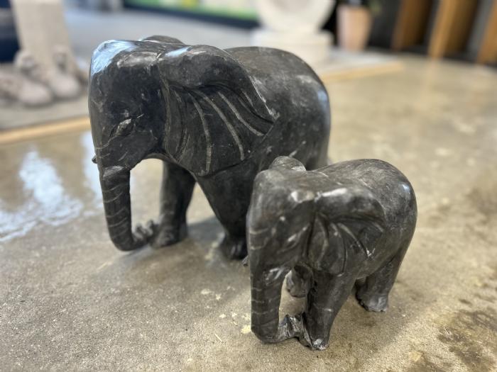 salg af Elefant, Sort marmor