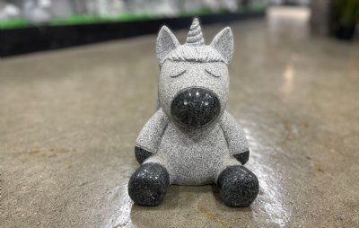 Enhjørning gråsort granit