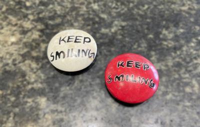 salg af Fedtsten Keep Smiling