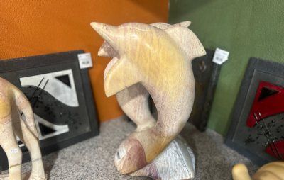 Fedtsten skulptur delfiner