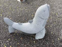 fiske skulptur stor