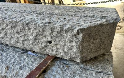 salg af Flagstangssokkel grå granit