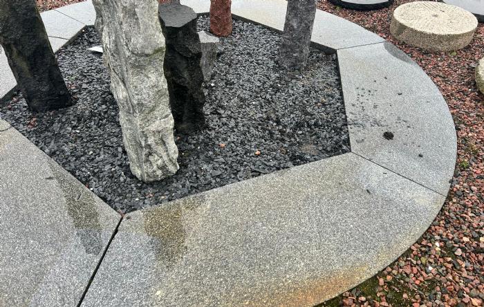 salg af Flisekant gråsort granit