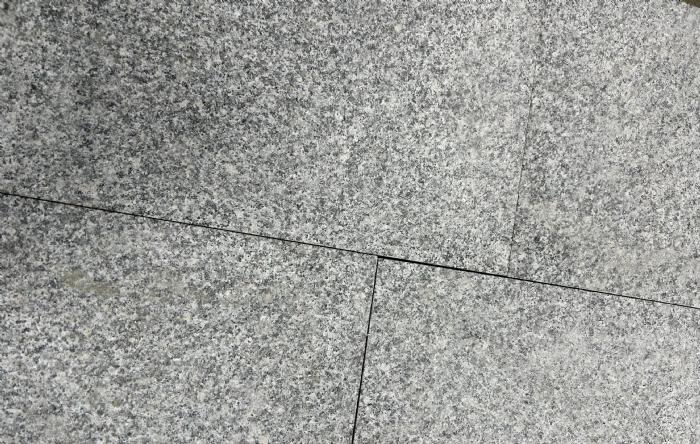 salg af Fliser grå granit TILBUD