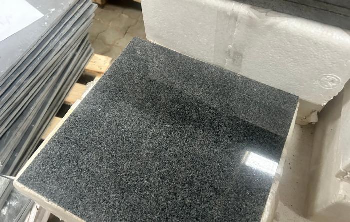 salg af Fliser gråsort poleret rest