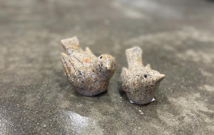 salg af Fugl i gul granit