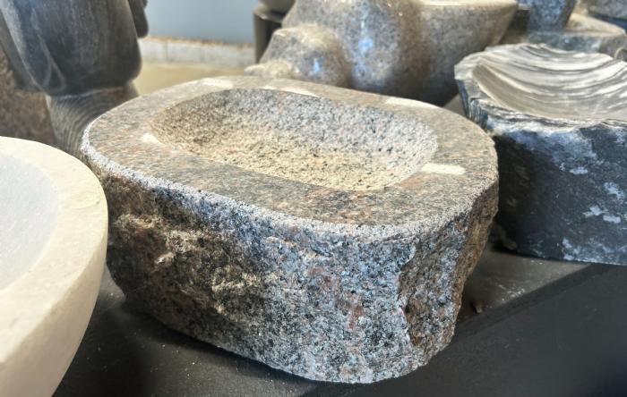 salg af Fuglebad rødlig granit