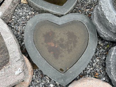 Fuglebad hjerte poleret dia 50cm