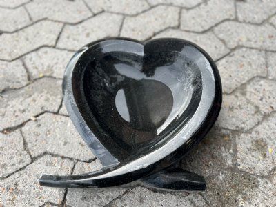 Fuglebad hjerte sort poleret