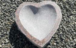 hjerte fuglebad rød granit