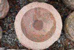 fuglebad rød multi colour granit med poleret skål