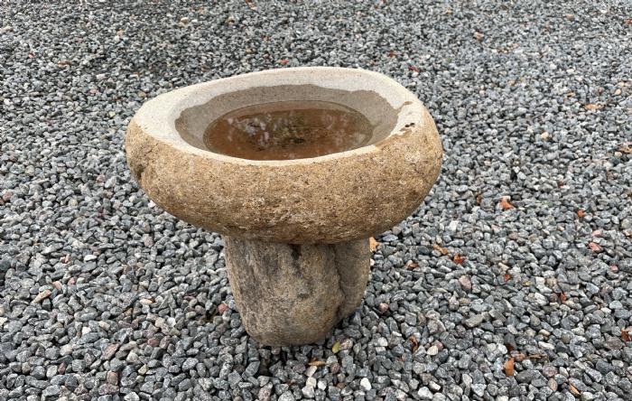 salg af Fuglebad Marksten på sokkel