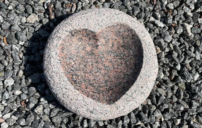 salg af Fuglebad rød granit hjerteskål
