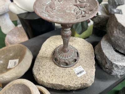 salg af Fuglebad metal på granitsokkel