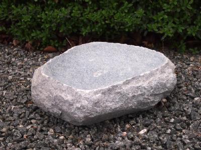 salg af Fuglebad i gråsort granit