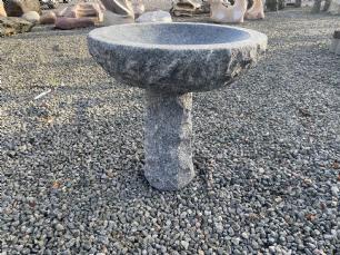 salg af Fuglebad, rund på sokkel, gråsort granit