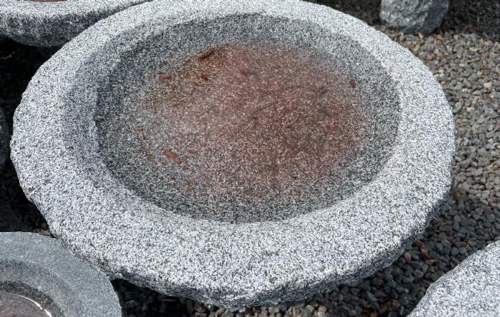 salg af Fuglebad lys grå rund på sokkel
