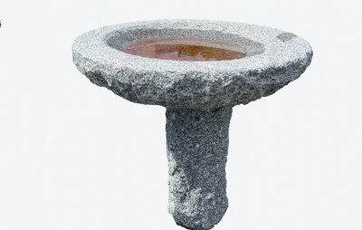 Fuglebad lys grå rund på sokkel