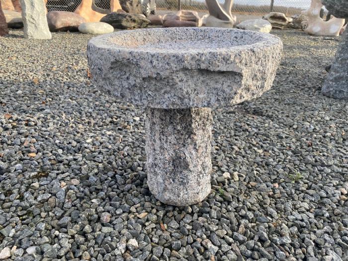 salg af Rundt granitfuglebad på sokkel