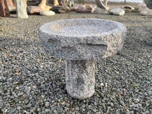 salg af Rundt granitfuglebad på sokkel