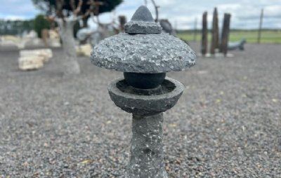 Fuglefoderhus gråsort granit