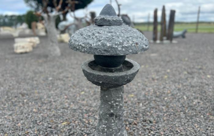 salg af Fuglefoderhus gråsort granit