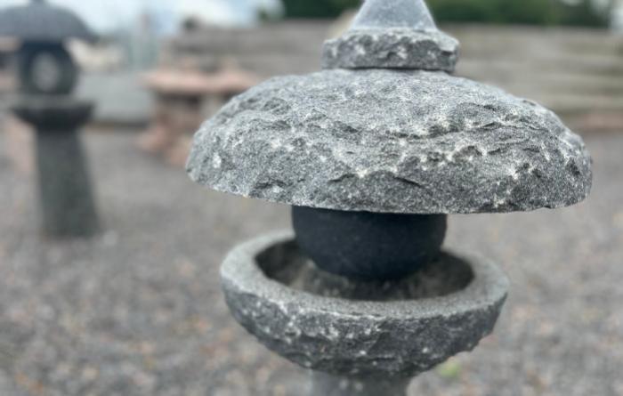 salg af Fuglefoderhus gråsort granit