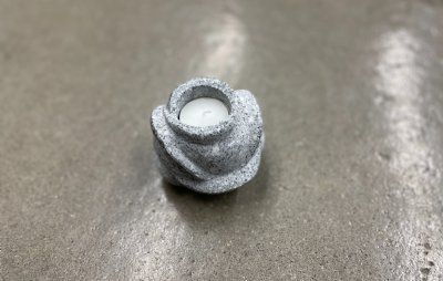 Fyrfad grå rose Ø10x8 cm