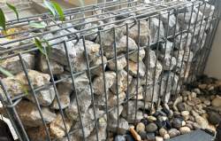 gabion med gyldent fyld