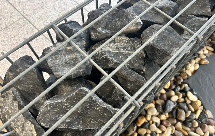 salg af Gabion med sort granit fyld