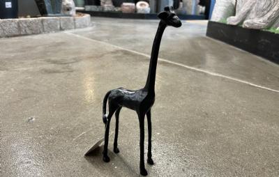 salg af Giraf lille sort metal