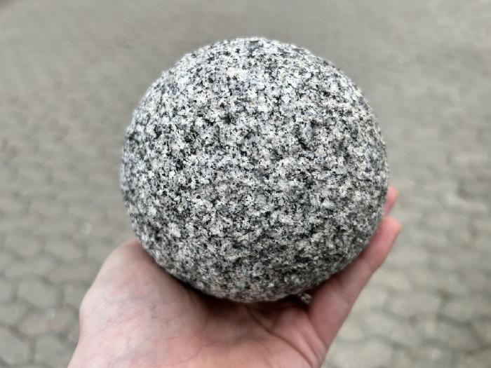 salg af Grå granit kugle dia 10 cm