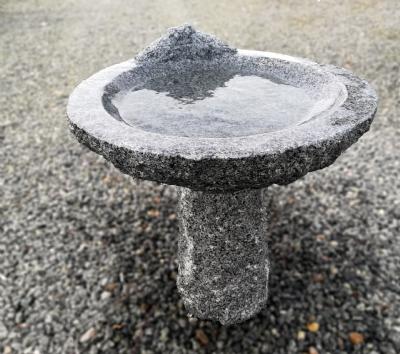salg af Grå granitfuglebad m/ 2 små fugle