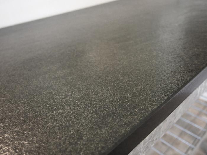 Køb brændt/børstet, sort granitbordplade 300 x 62 x 3 cm = 1,86 m2 ... Altan med trappe